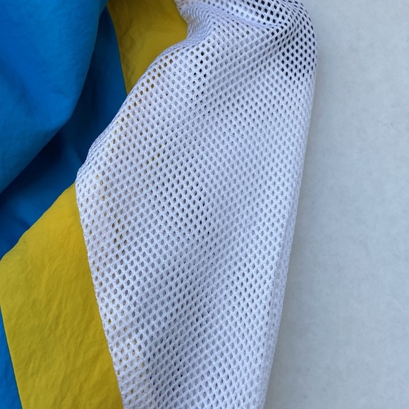 New GUESS Women’s Color block Windbreaker - Picture 6 of 6